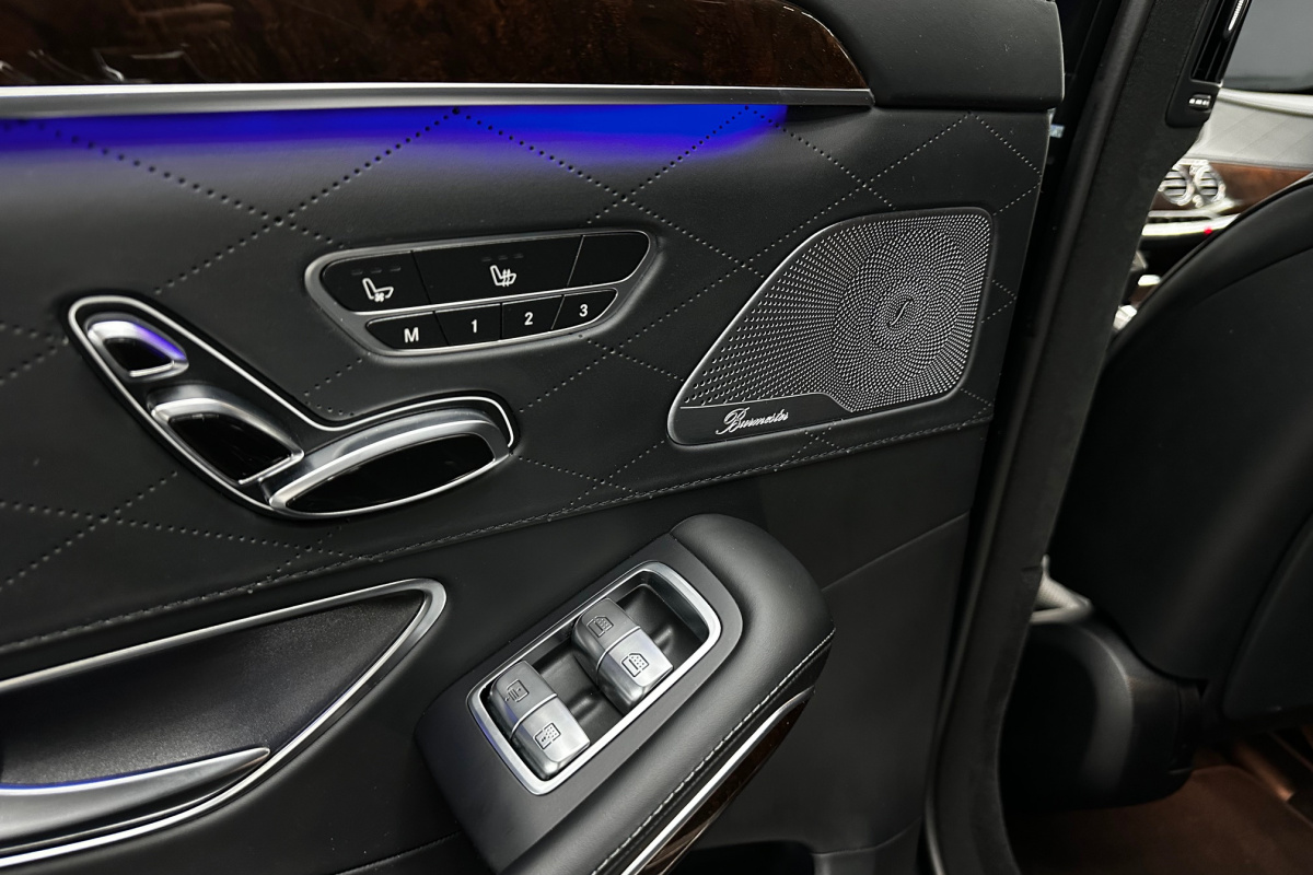 Ponuka vozidiel / Mercedes-Benz S trieda Sedan 560 4MATIC L A/T - video