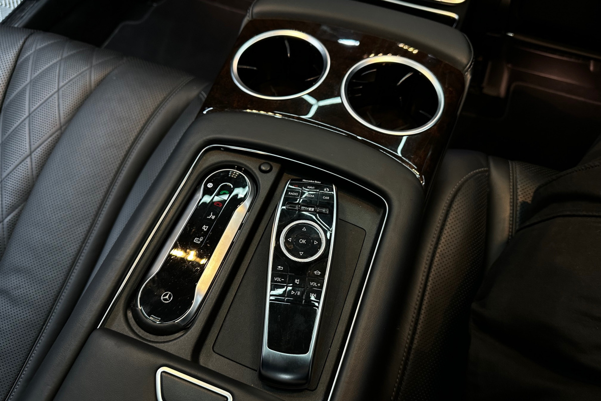 Ponuka vozidiel / Mercedes-Benz S trieda Sedan 560 4MATIC L A/T - video