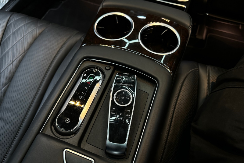  Ponuka vozidiel / Mercedes-Benz S trieda Sedan 560 4MATIC L A/T - video
