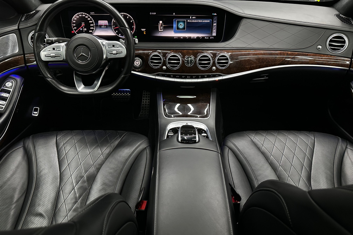 Ponuka vozidiel / Mercedes-Benz S trieda Sedan 560 4MATIC L A/T - video