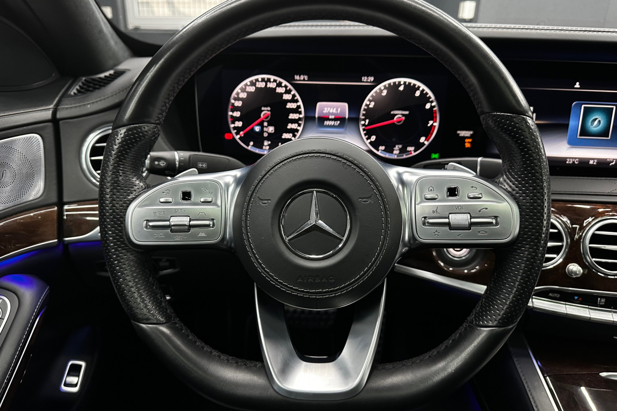 Ponuka vozidiel / Mercedes-Benz S trieda Sedan 560 4MATIC L A/T - video