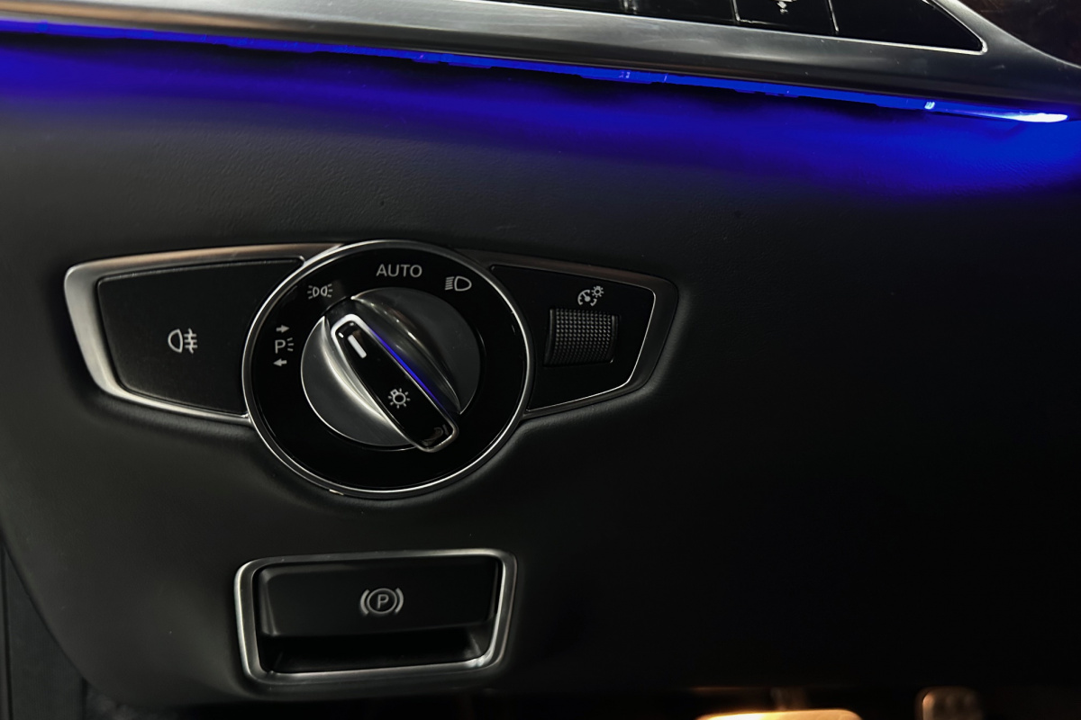 Ponuka vozidiel / Mercedes-Benz S trieda Sedan 560 4MATIC L A/T - video