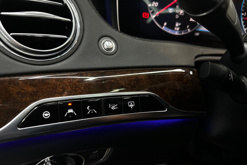  Ponuka vozidiel / Mercedes-Benz S trieda Sedan 560 4MATIC L A/T - video