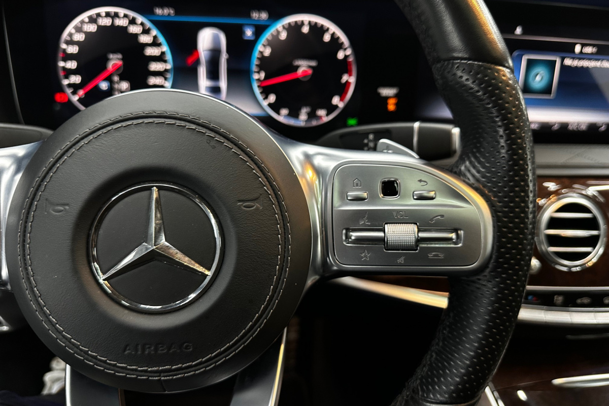 Ponuka vozidiel / Mercedes-Benz S trieda Sedan 560 4MATIC L A/T - video