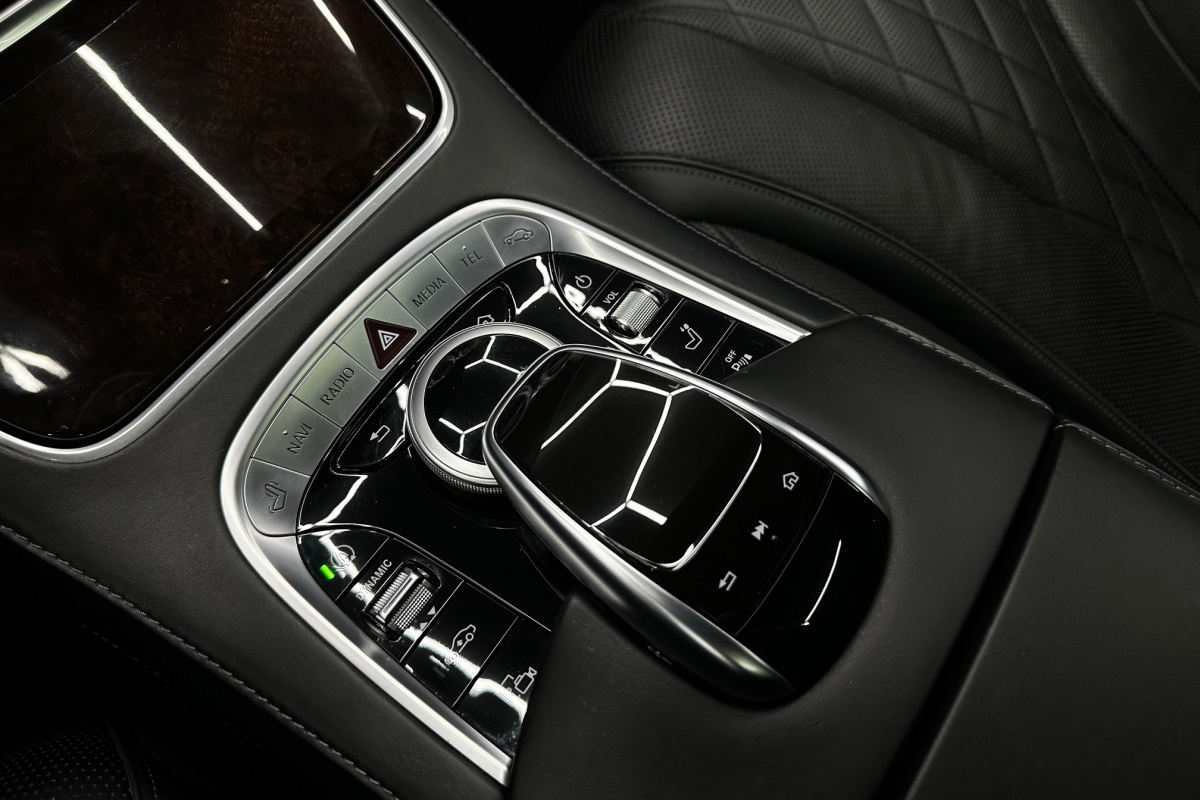 Ponuka vozidiel / Mercedes-Benz S trieda Sedan 560 4MATIC L A/T - video