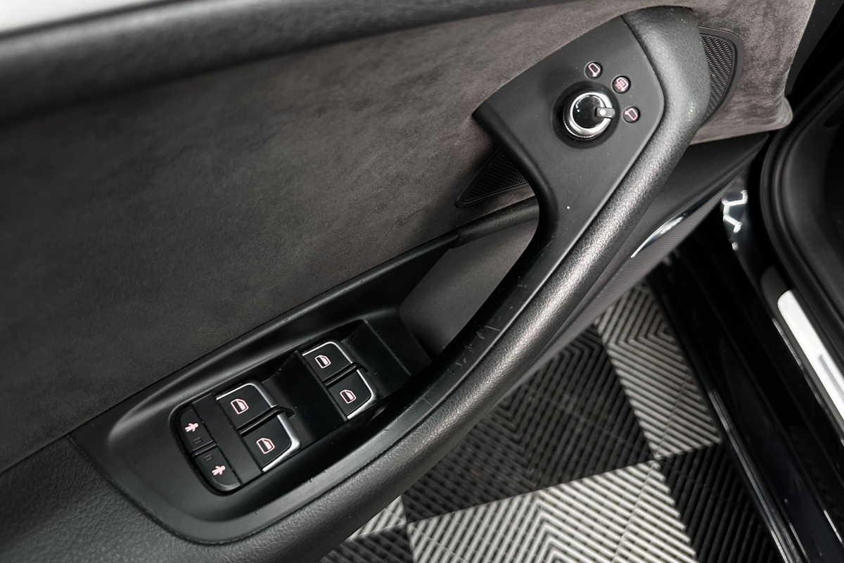 Ponuka vozidiel / Audi A6 3.0 TDI BiT DPF quattro Prestige tiptronic - video