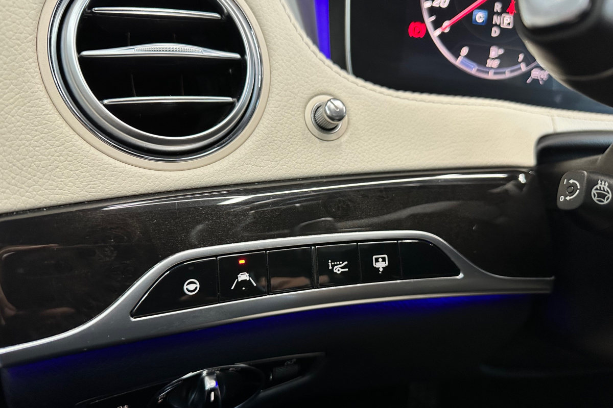 Ponuka vozidiel / Mercedes-Benz S trieda Sedan 350 d 4MATIC A/T - video