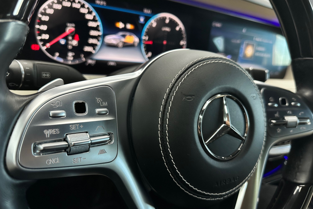 Ponuka vozidiel / Mercedes-Benz S trieda Sedan 350 d 4MATIC A/T - video