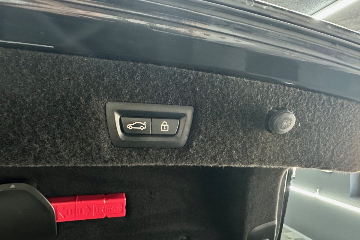 Ponuka vozidiel / BMW Rad 7 730d xDrive A/T - video