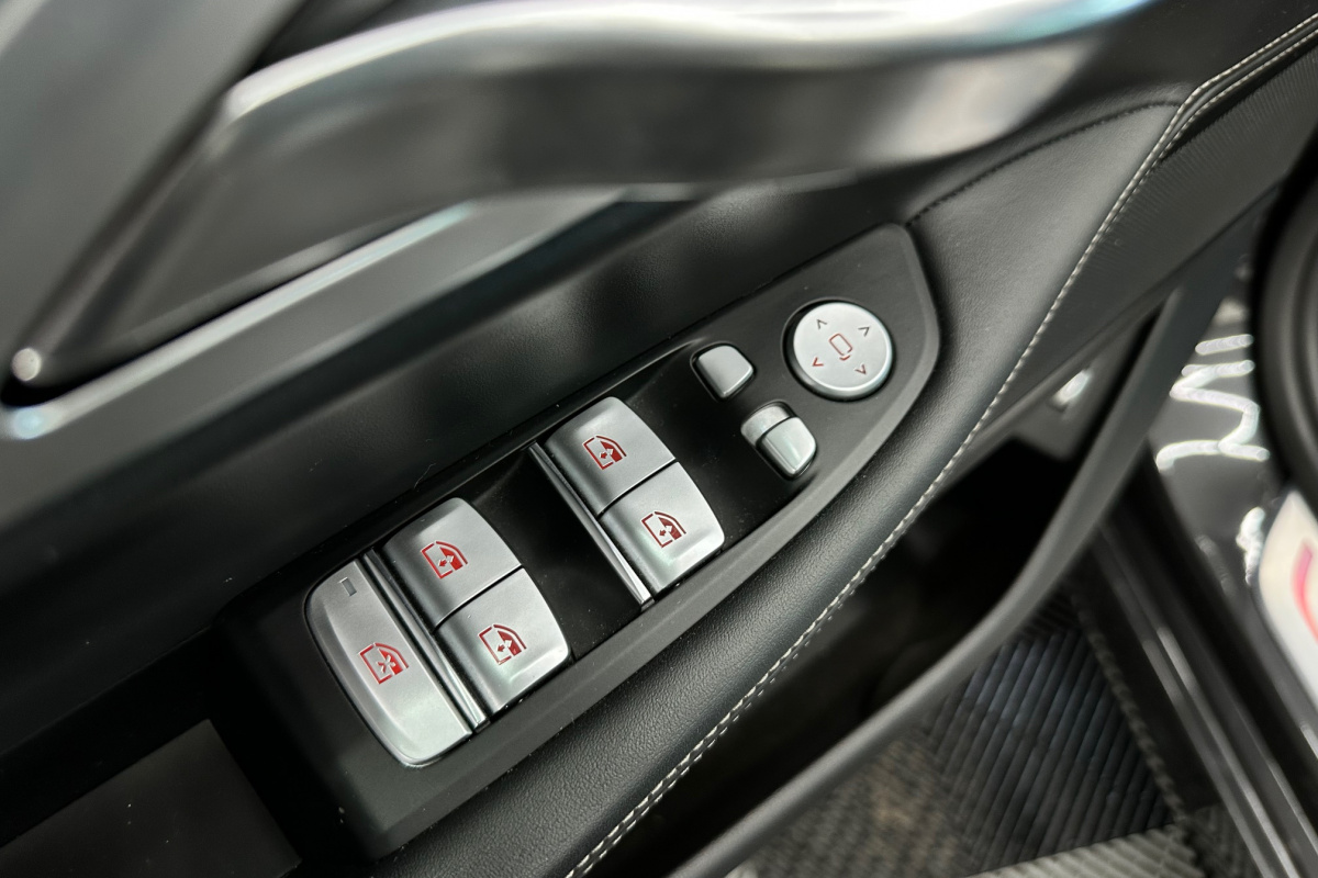 Ponuka vozidiel / BMW Rad 7 730d xDrive A/T - video