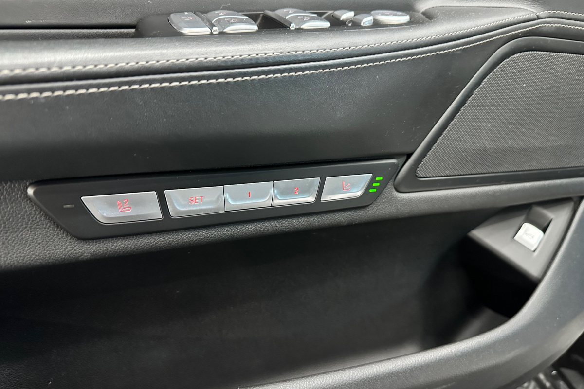Ponuka vozidiel / BMW Rad 7 730d xDrive A/T - video