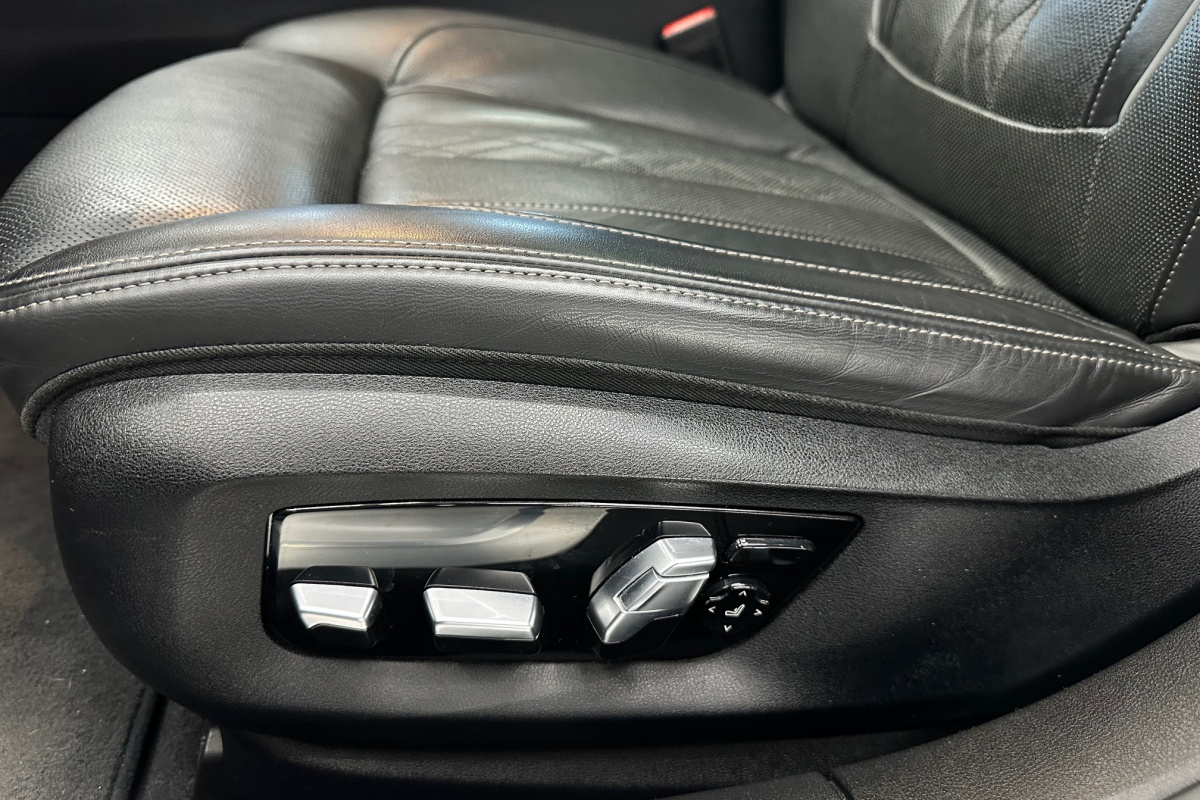 Ponuka vozidiel / BMW Rad 7 730d xDrive A/T - video