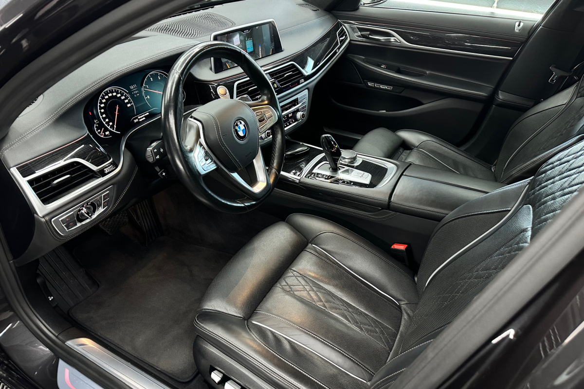 Ponuka vozidiel / BMW Rad 7 730d xDrive A/T - video