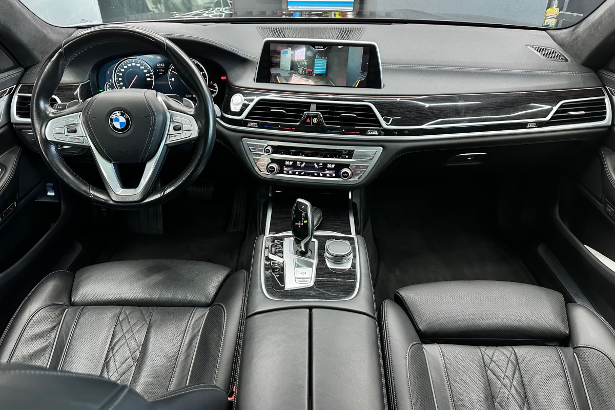 Ponuka vozidiel / BMW Rad 7 730d xDrive A/T - video