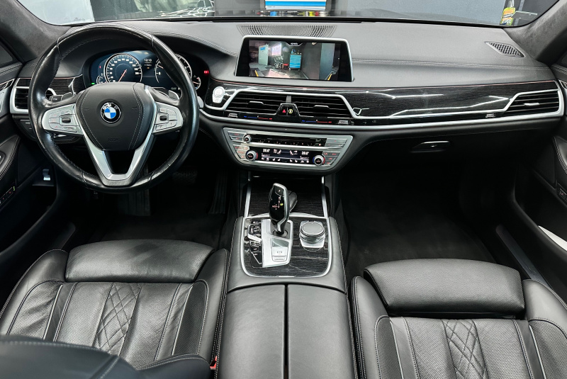 Ponuka vozidiel / BMW Rad 7 730d xDrive A/T - video Ponuka vozidiel / BMW Rad 7 730d xDrive A/T - video