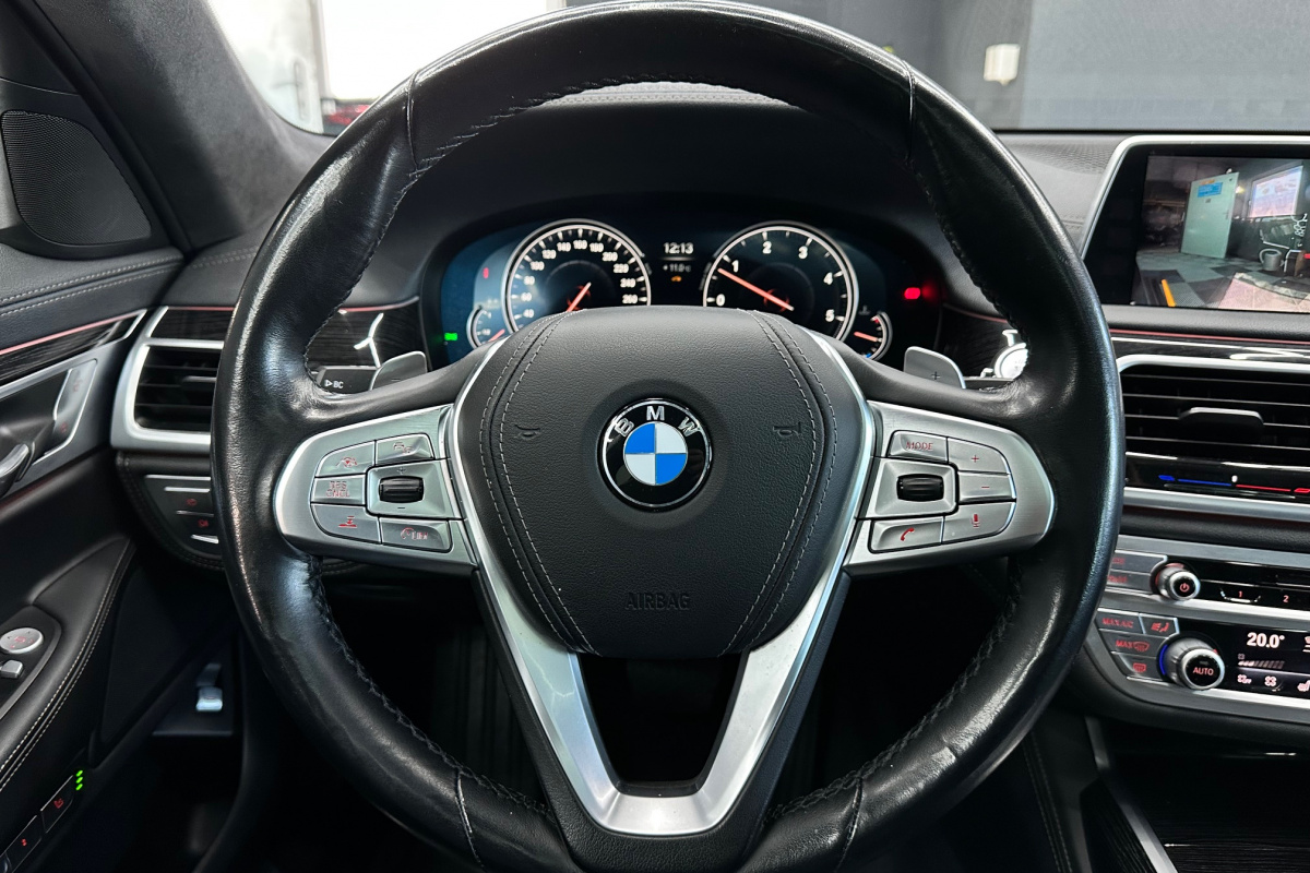Ponuka vozidiel / BMW Rad 7 730d xDrive A/T - video