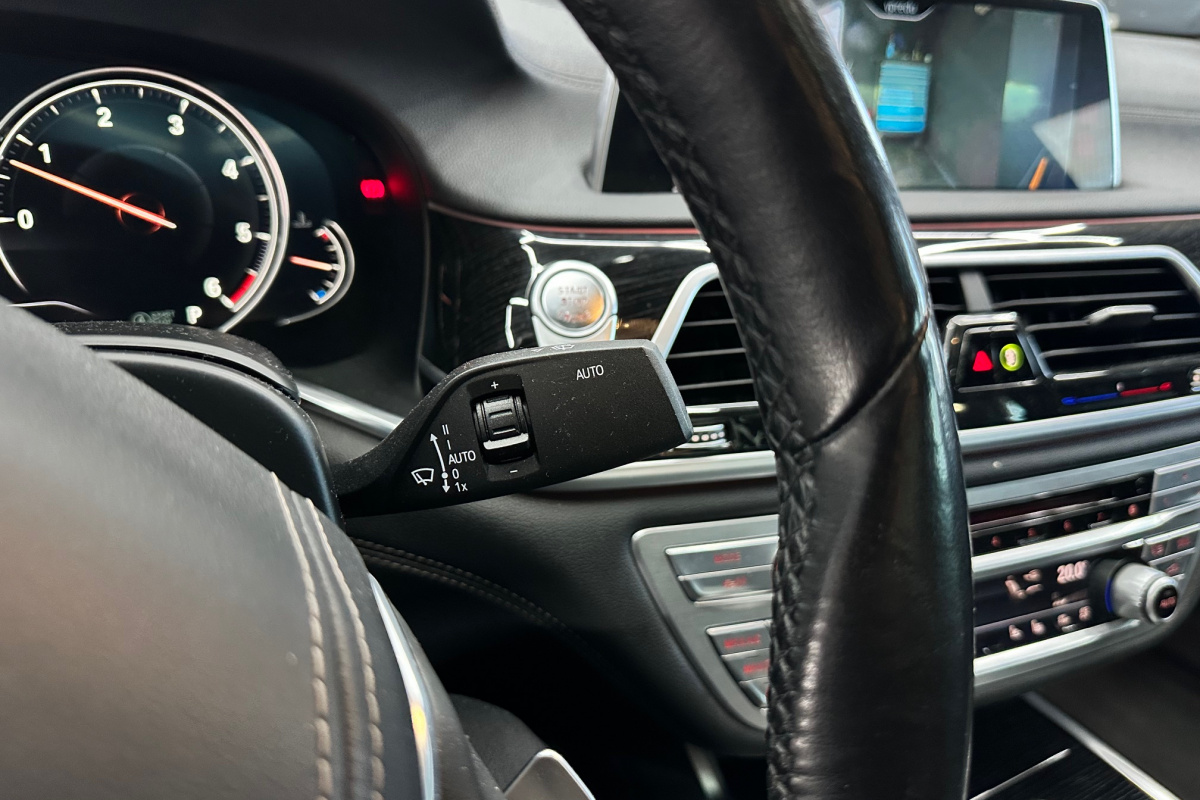 Ponuka vozidiel / BMW Rad 7 730d xDrive A/T - video