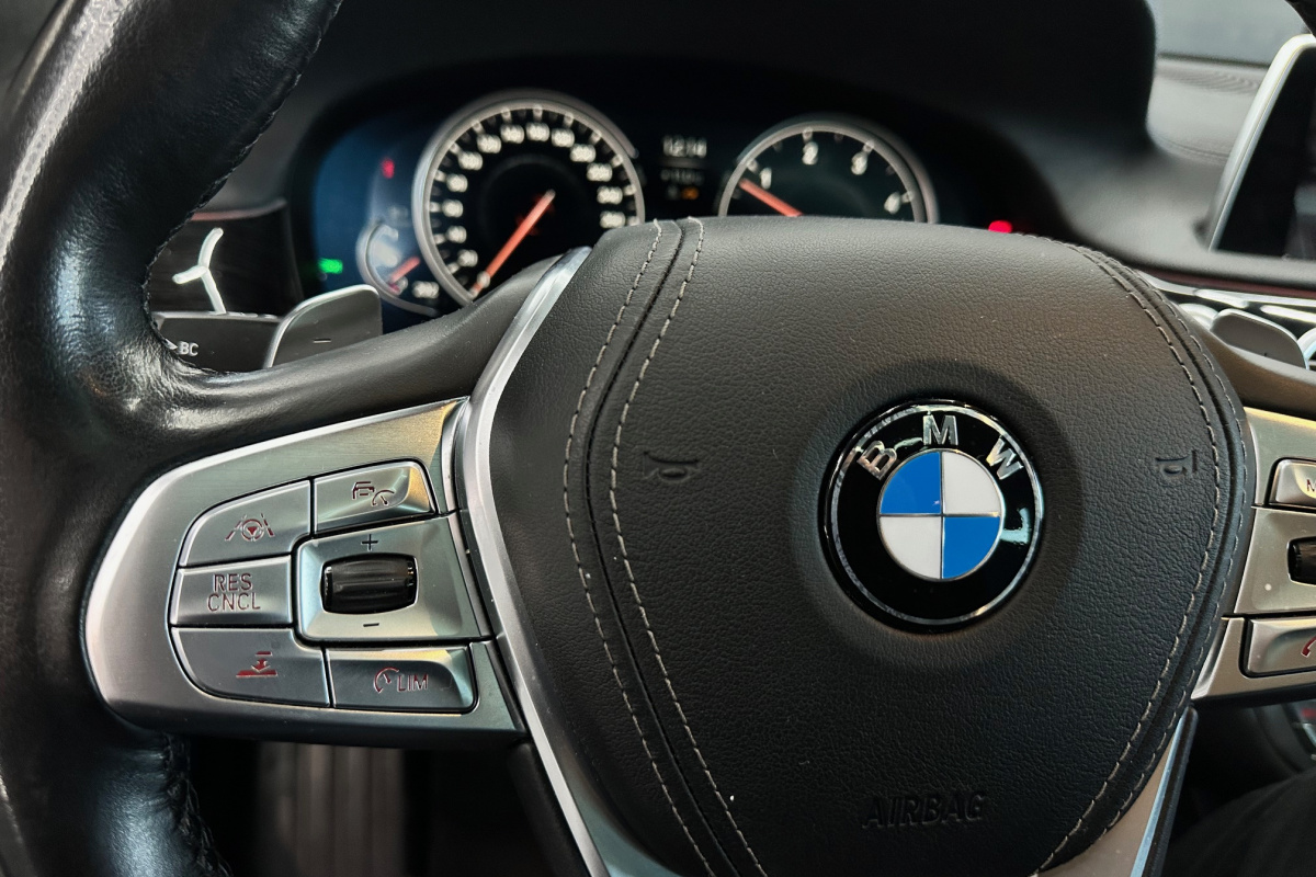 Ponuka vozidiel / BMW Rad 7 730d xDrive A/T - video