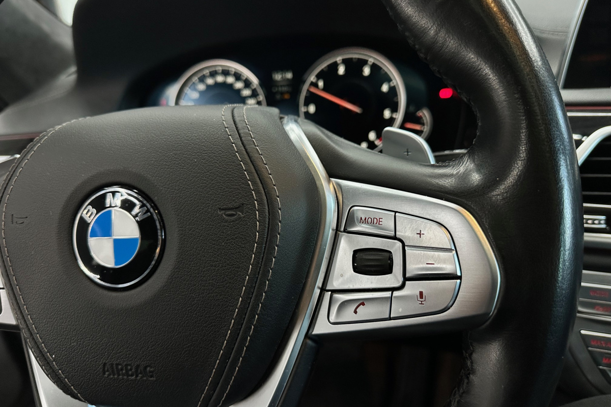 Ponuka vozidiel / BMW Rad 7 730d xDrive A/T - video Ponuka vozidiel / BMW Rad 7 730d xDrive A/T - video