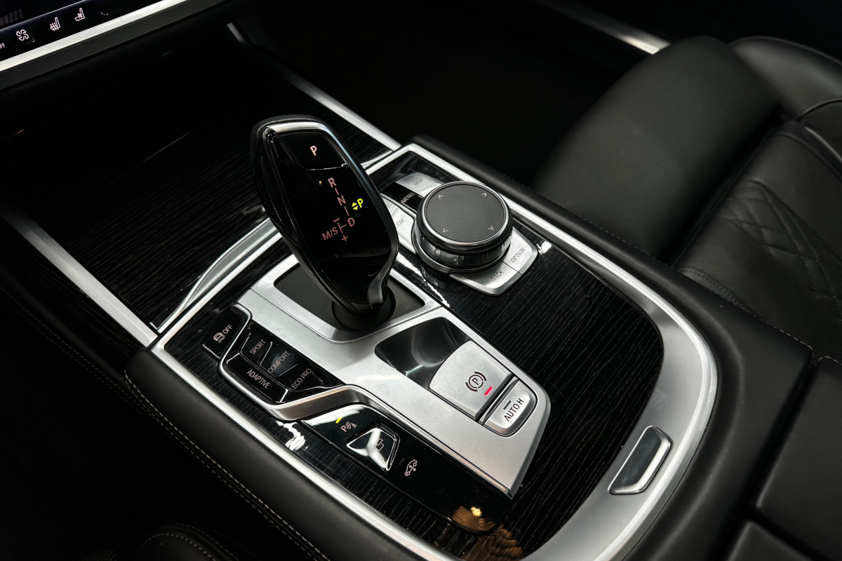Ponuka vozidiel / BMW Rad 7 730d xDrive A/T - video