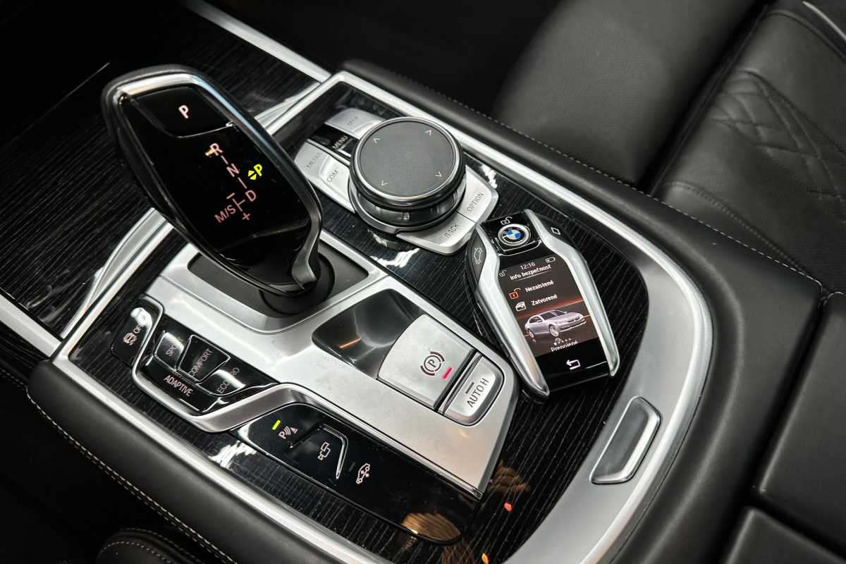 Ponuka vozidiel / BMW Rad 7 730d xDrive A/T - video