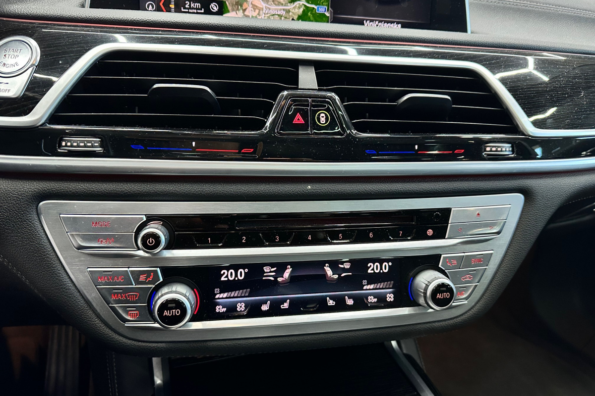 Ponuka vozidiel / BMW Rad 7 730d xDrive A/T - video