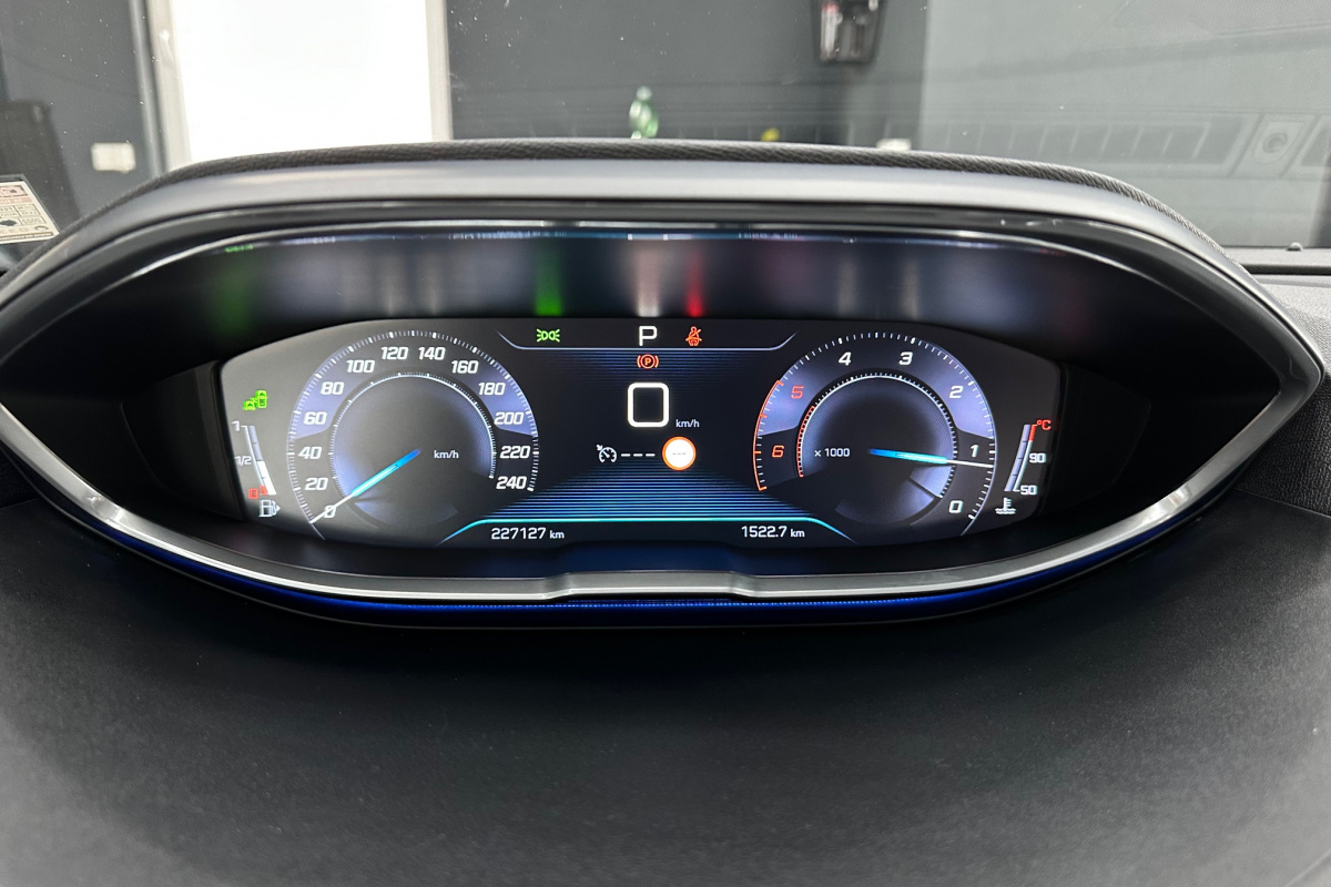 Ponuka vozidiel / Peugeot 5008 1.6 BlueHDi STOP START Style EAT6 - video