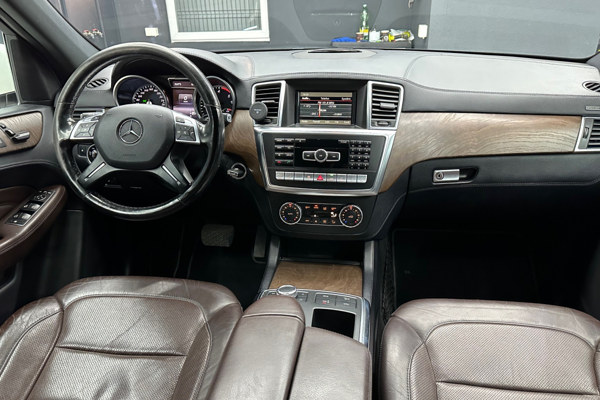 Ponuka vozidiel / Mercedes-Benz ML 350 BLUETEC 4MATIC - video