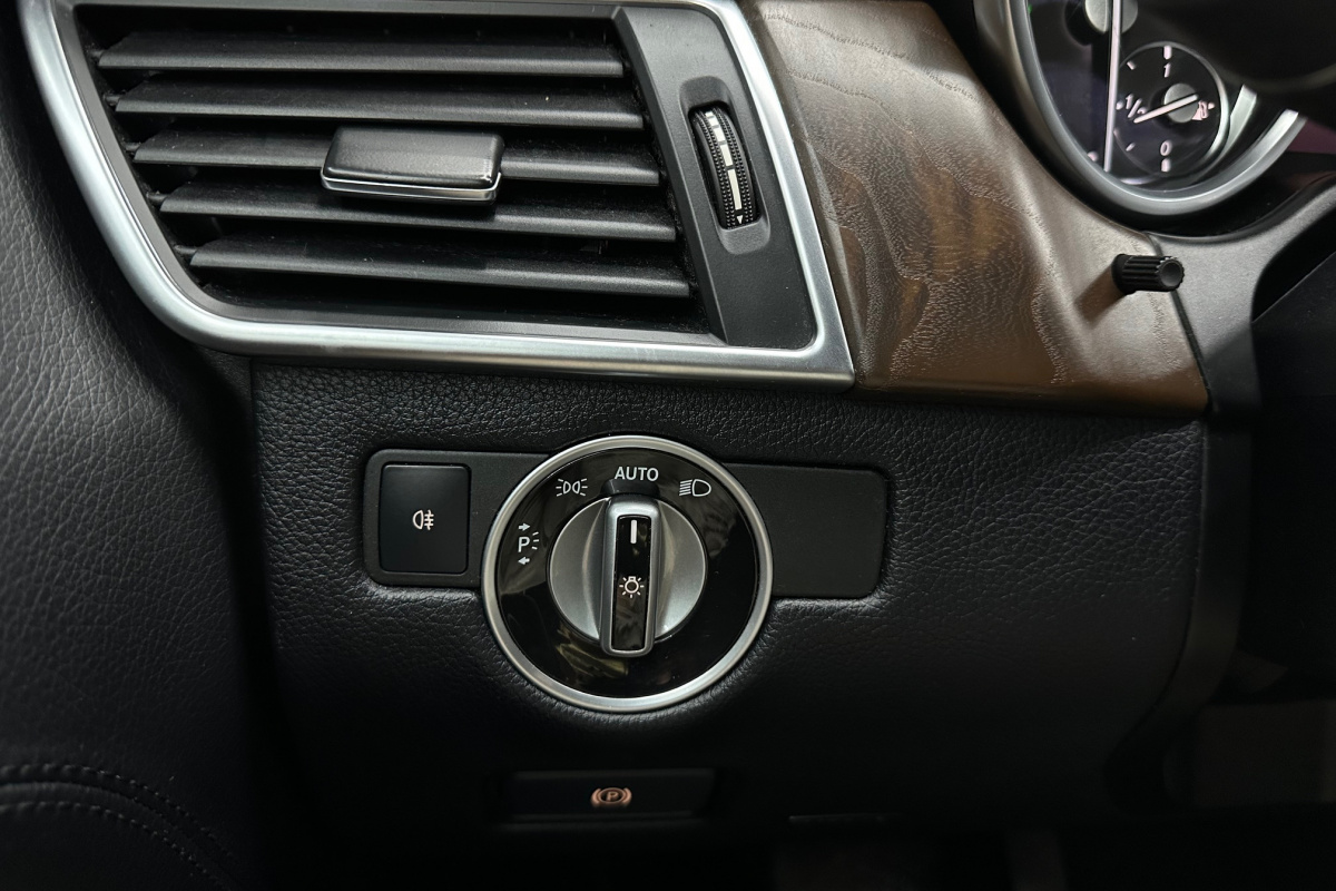 Ponuka vozidiel / Mercedes-Benz ML 350 BLUETEC 4MATIC - video