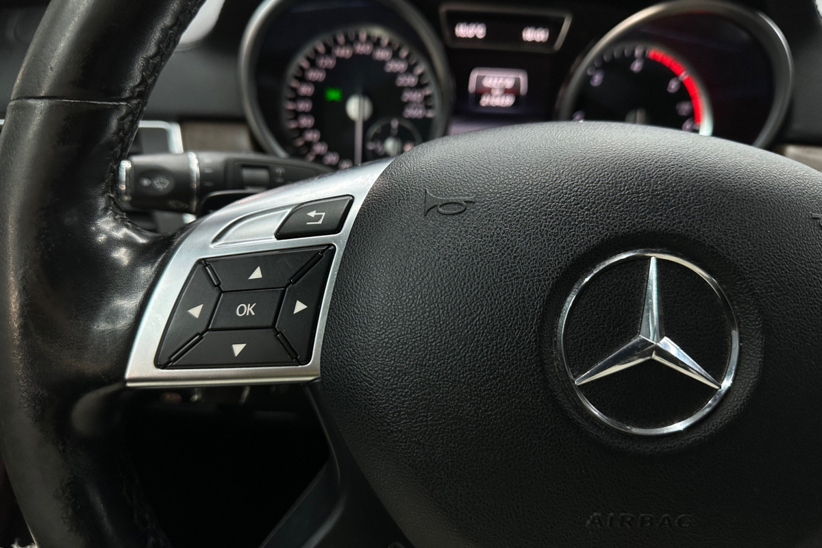 Ponuka vozidiel / Mercedes-Benz ML 350 BLUETEC 4MATIC - video