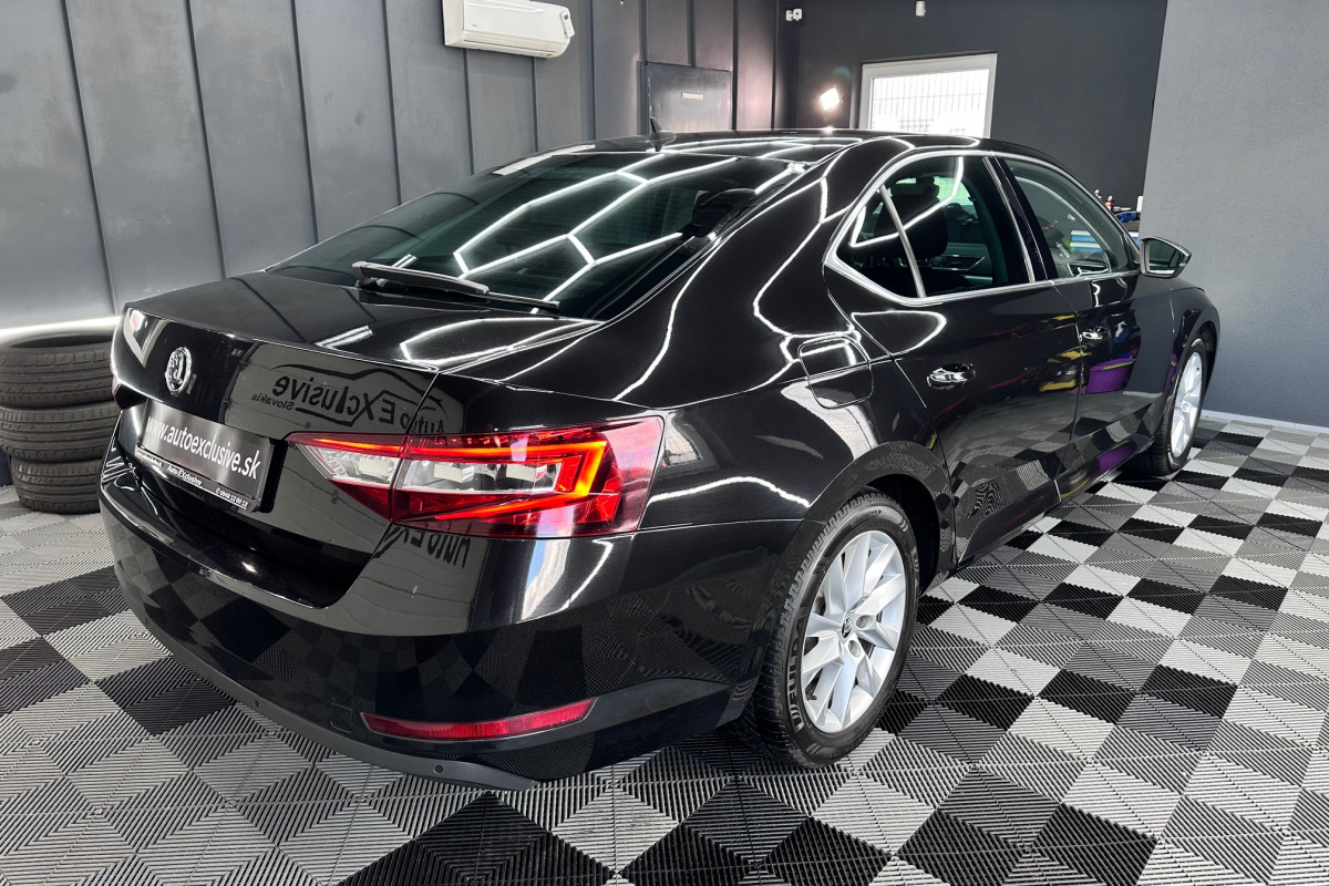 Ponuka vozidiel / Škoda Superb 2.0 TDI 190k Ambition DSG EU6 - video