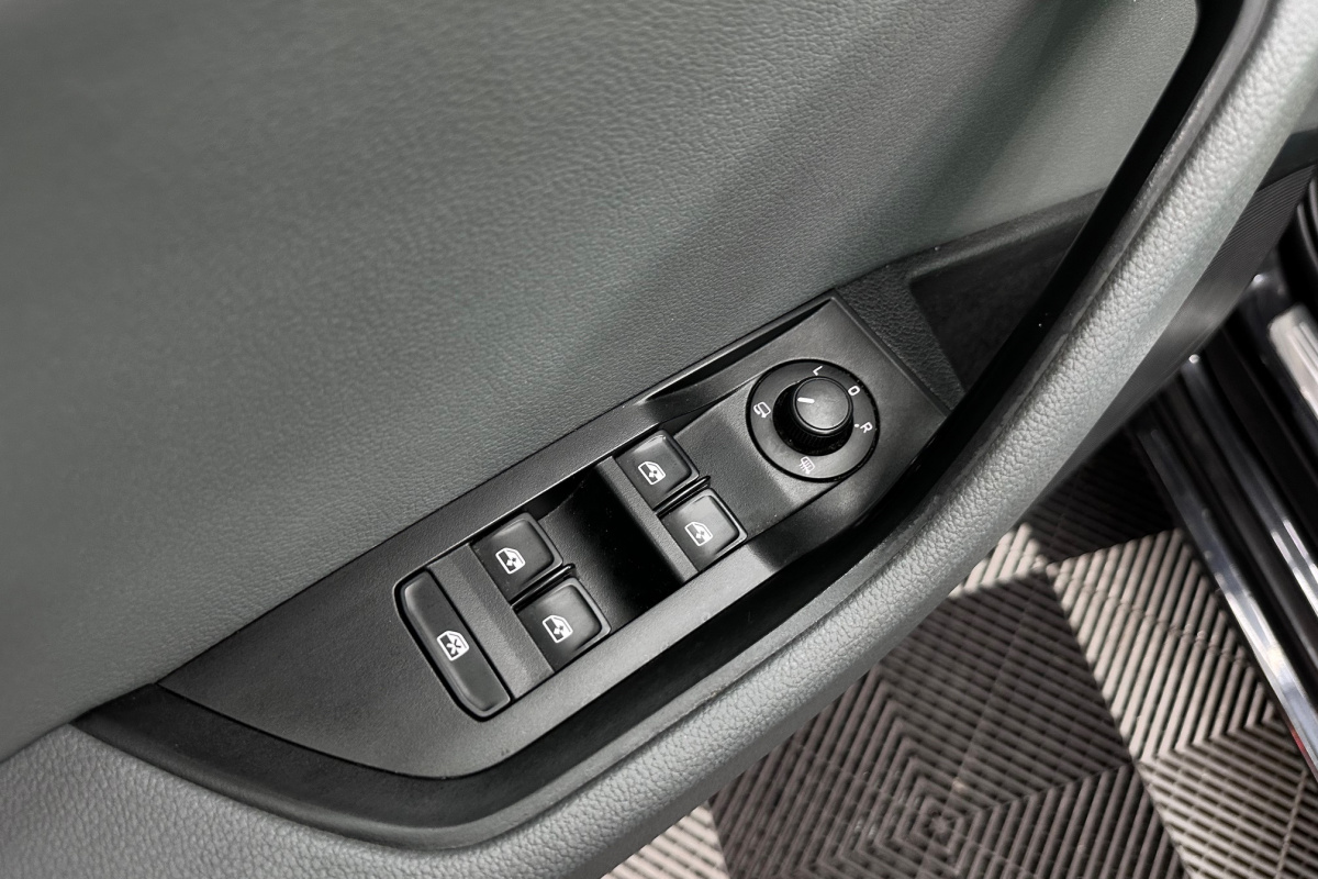 Ponuka vozidiel / Škoda Superb 2.0 TDI 190k Ambition DSG EU6 - video