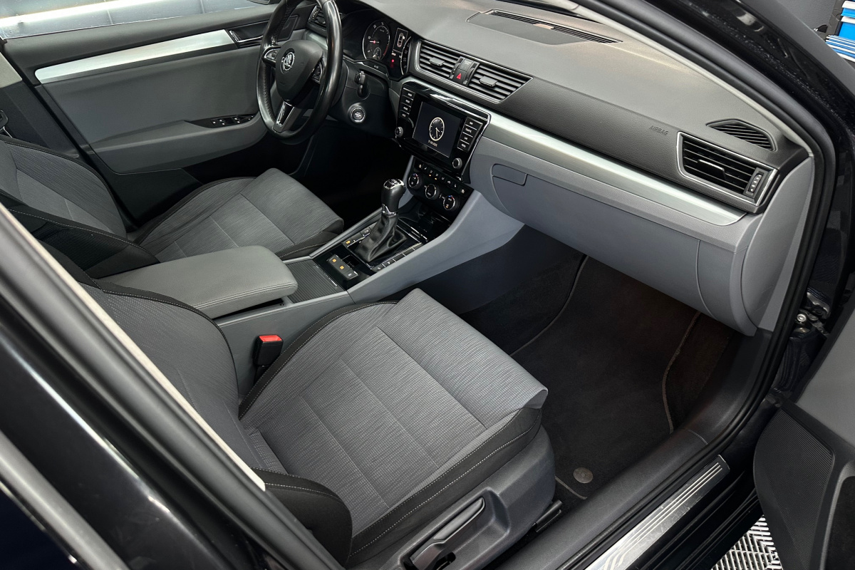 Ponuka vozidiel / Škoda Superb 2.0 TDI 190k Ambition DSG EU6 - video