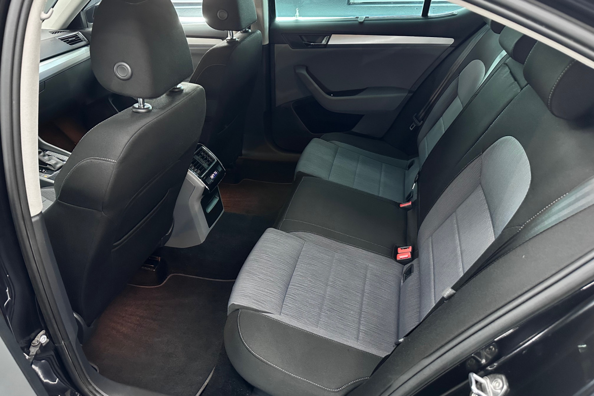 Ponuka vozidiel / Škoda Superb 2.0 TDI 190k Ambition DSG EU6 - video