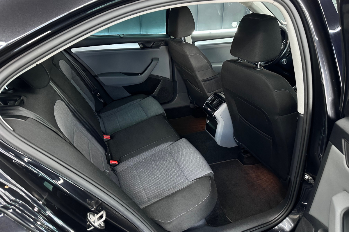 Ponuka vozidiel / Škoda Superb 2.0 TDI 190k Ambition DSG EU6 - video