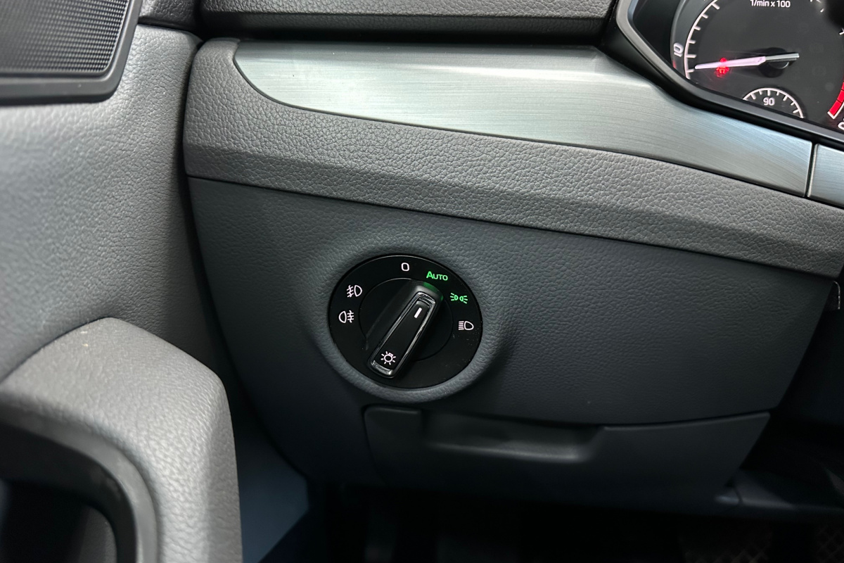 Ponuka vozidiel / Škoda Superb 2.0 TDI 190k Ambition DSG EU6 - video