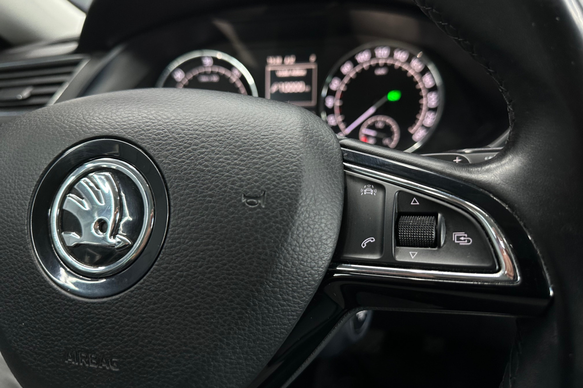 Ponuka vozidiel / Škoda Superb 2.0 TDI 190k Ambition DSG EU6 - video