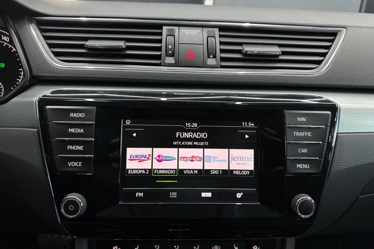 Ponuka vozidiel / Škoda Superb 2.0 TDI 190k Ambition DSG EU6 - video