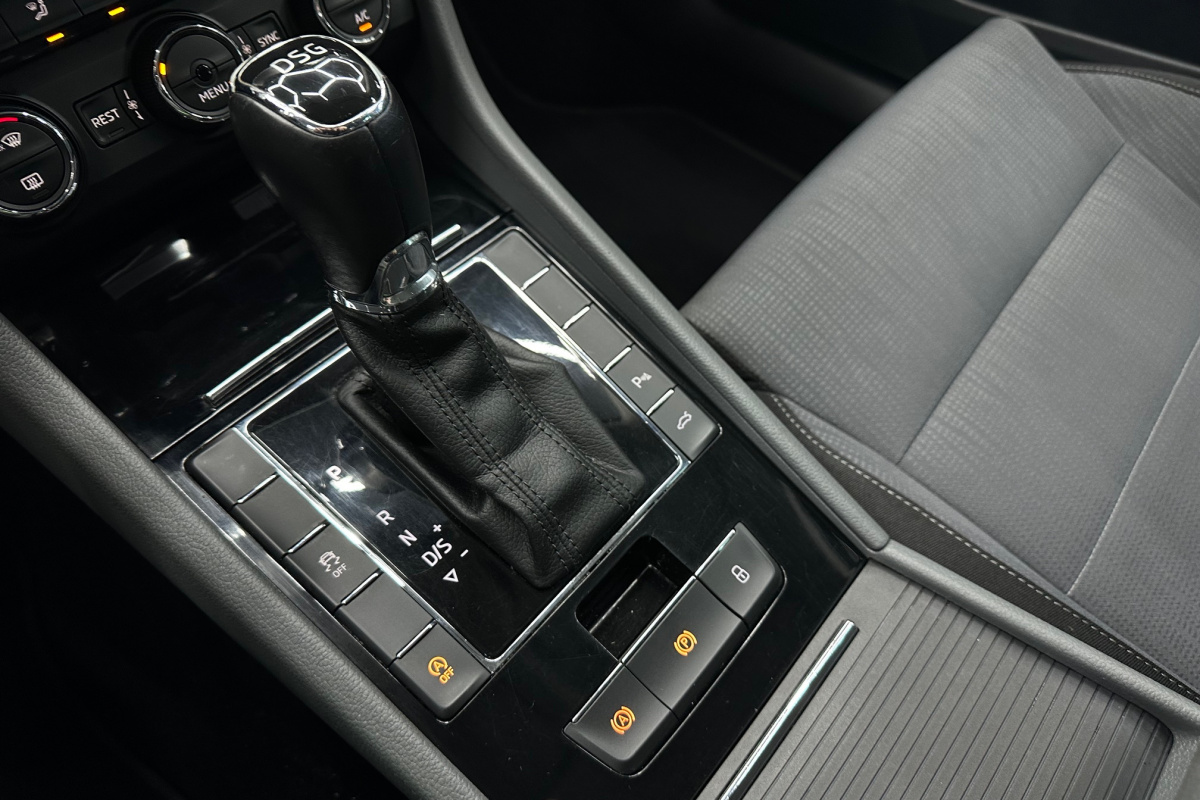 Ponuka vozidiel / Škoda Superb 2.0 TDI 190k Ambition DSG EU6 - video