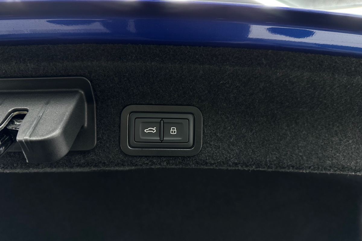 Ponuka vozidiel / Audi A6 55 S-Line TFSIe Quattro Plug in Hybrid - video