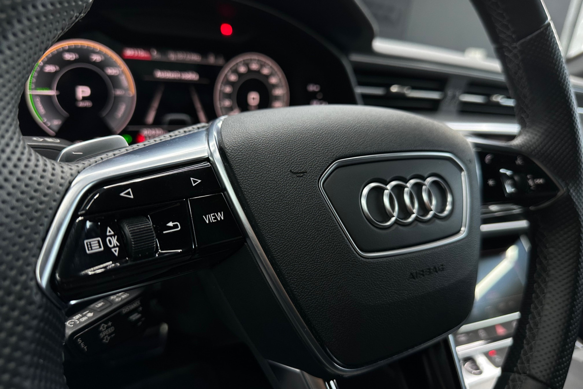Ponuka vozidiel / Audi A6 55 S-Line TFSIe Quattro Plug in Hybrid - video
