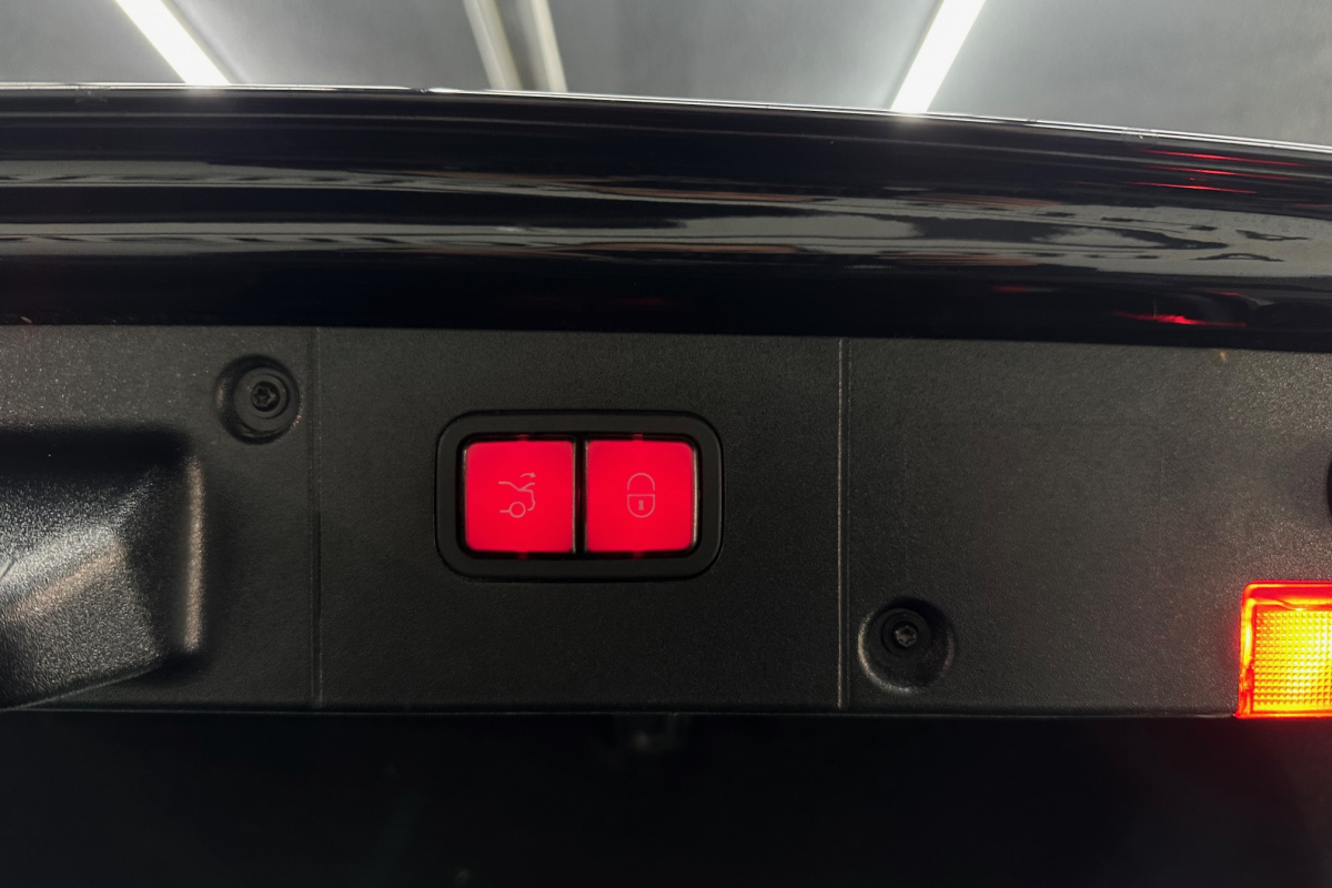 Ponuka vozidiel / Mercedes-Benz S trieda Sedan 350 CDI Blue TEC 4matic - video Ponuka vozidiel / Mercedes-Benz S trieda Sedan 350 CDI Blue TEC 4matic - video