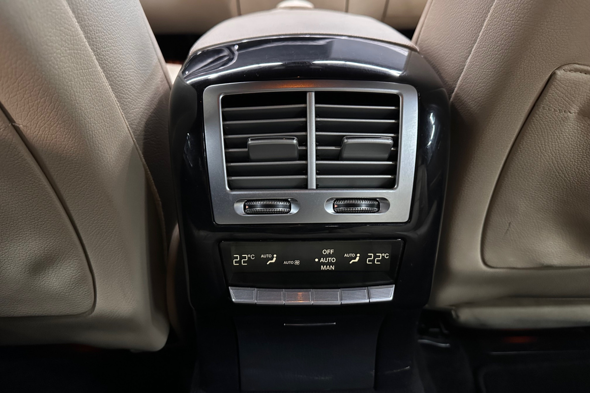 Ponuka vozidiel / Mercedes-Benz S trieda Sedan 350 CDI Blue TEC 4matic - video Ponuka vozidiel / Mercedes-Benz S trieda Sedan 350 CDI Blue TEC 4matic - video