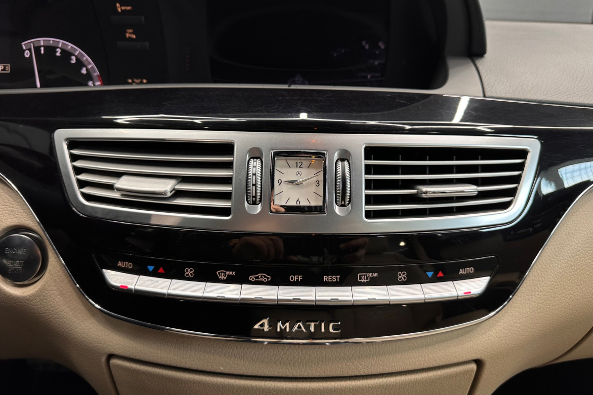 Ponuka vozidiel / Mercedes-Benz S trieda Sedan 350 CDI Blue TEC 4matic - video Ponuka vozidiel / Mercedes-Benz S trieda Sedan 350 CDI Blue TEC 4matic - video