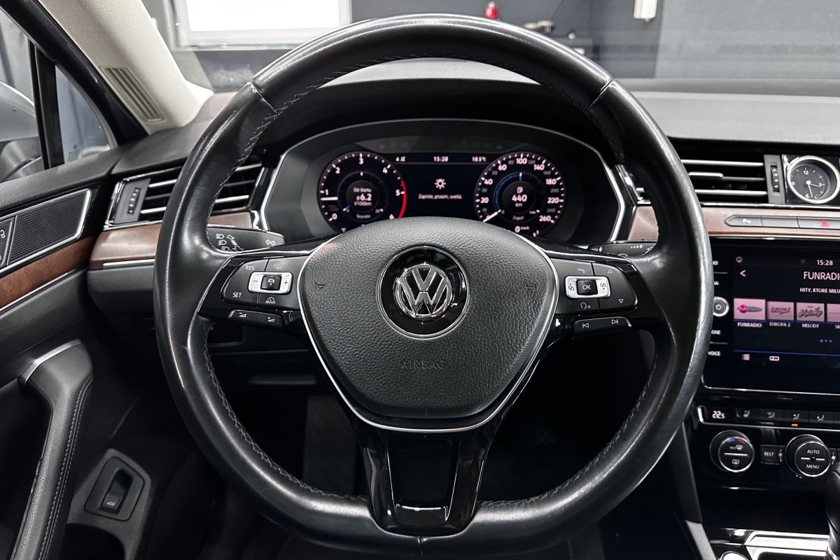 Ponuka vozidiel / Volkswagen Passat Variant 2.0 TDI 190k BMT R-Line Highline DSG - video
