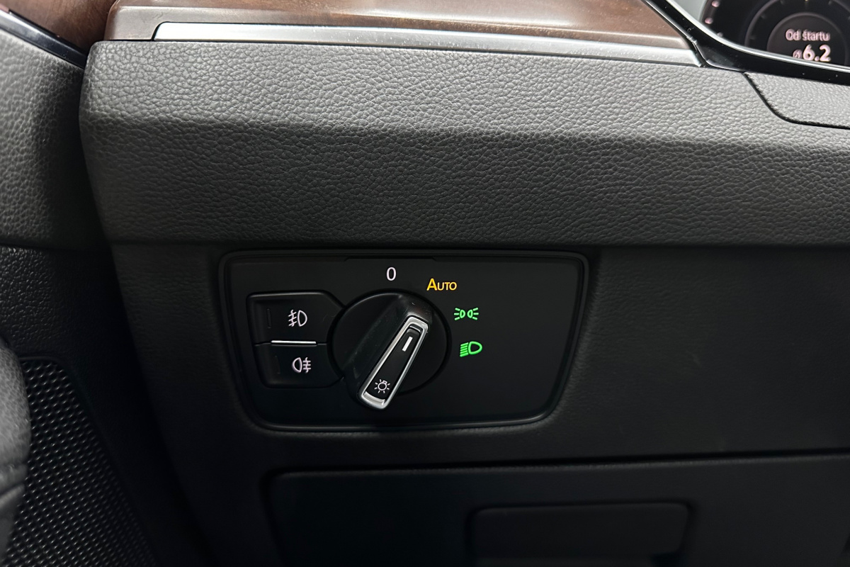 Ponuka vozidiel / Volkswagen Passat Variant 2.0 TDI 190k BMT R-Line Highline DSG - video
