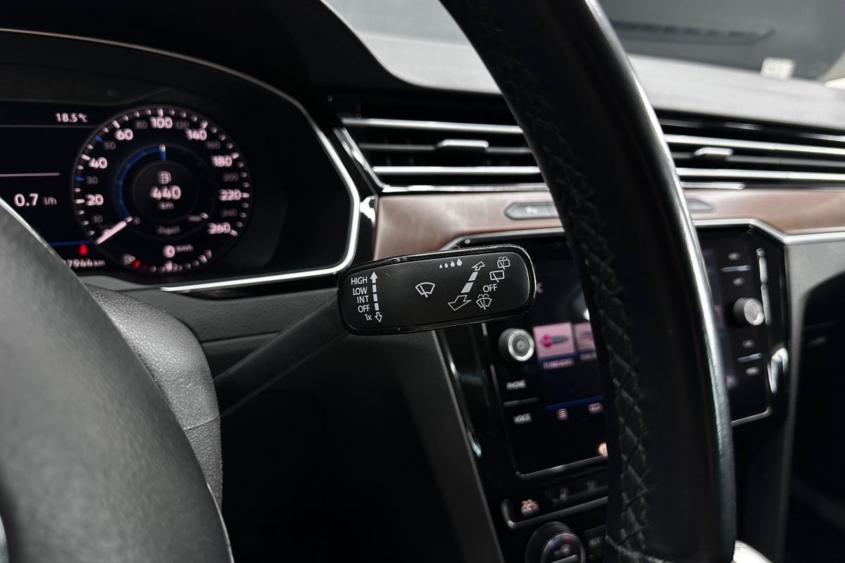 Ponuka vozidiel / Volkswagen Passat Variant 2.0 TDI 190k BMT R-Line Highline DSG - video
