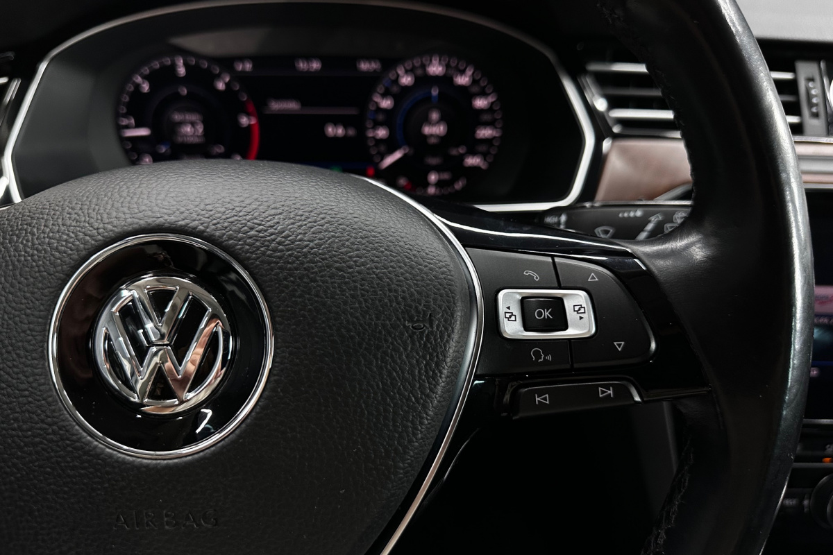 Ponuka vozidiel / Volkswagen Passat Variant 2.0 TDI 190k BMT R-Line Highline DSG - video