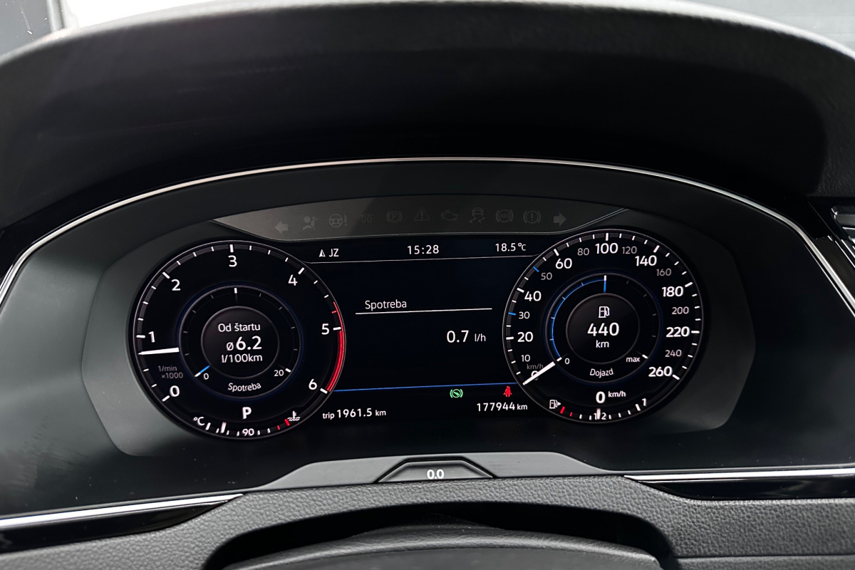 Ponuka vozidiel / Volkswagen Passat Variant 2.0 TDI 190k BMT R-Line Highline DSG - video