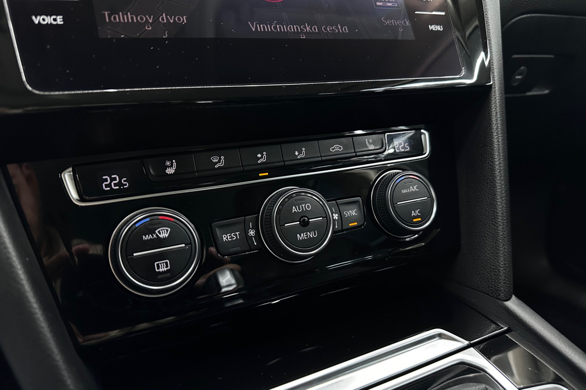 Ponuka vozidiel / Volkswagen Passat Variant 2.0 TDI 190k BMT R-Line Highline DSG - video